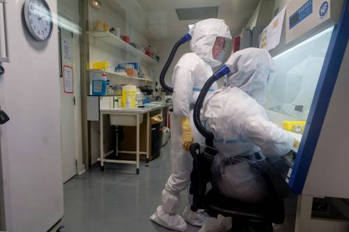 Il coronavirus terrorizza l'Europa: così i Paesi controllano i focolai